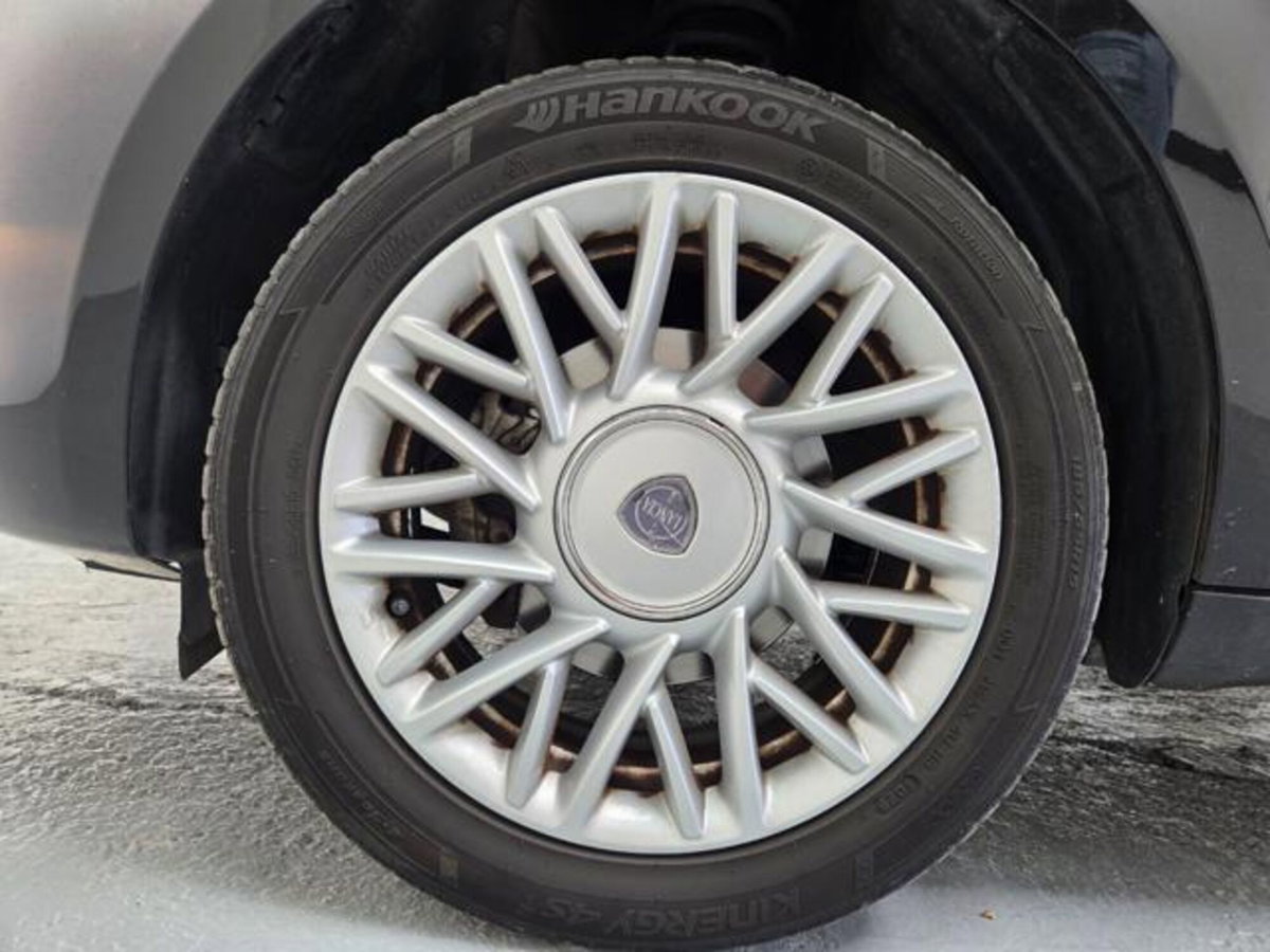 Lancia Ypsilon 1.2 69 CV 5 porte Elefantino (9)