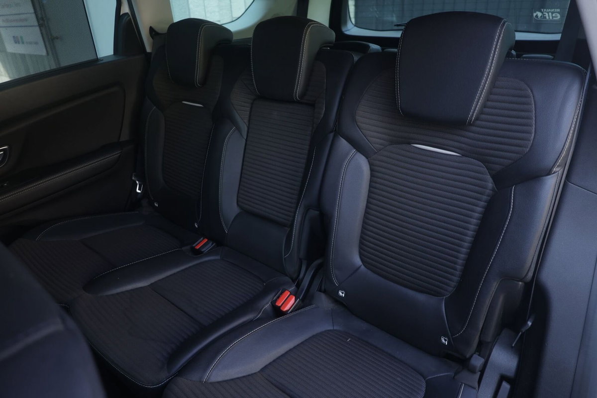 Renault Grand Scénic 1.7 blue dci Initiale Paris 120cv edc (3)