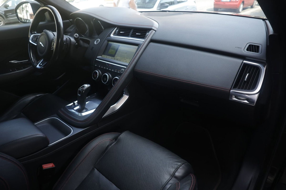 Jaguar E-Pace 2.0D 180 CV AWD aut. SE (10)