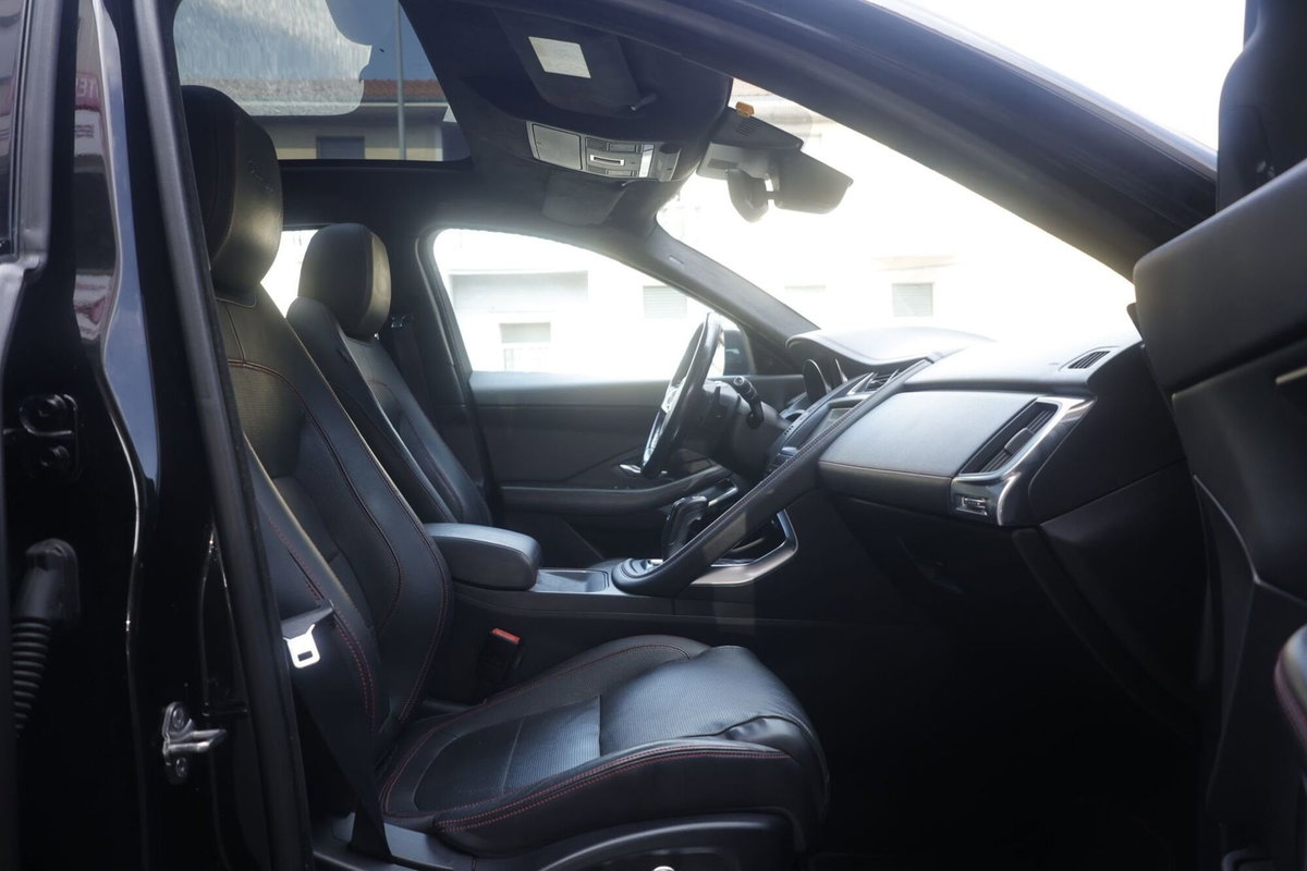 Jaguar E-Pace 2.0D 180 CV AWD aut. SE (12)