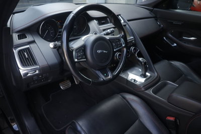 Jaguar E-Pace 2.0D 180 CV AWD aut. SE (16)