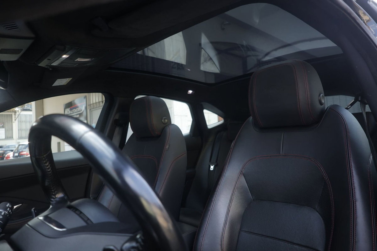 Jaguar E-Pace 2.0D 180 CV AWD aut. SE (17)