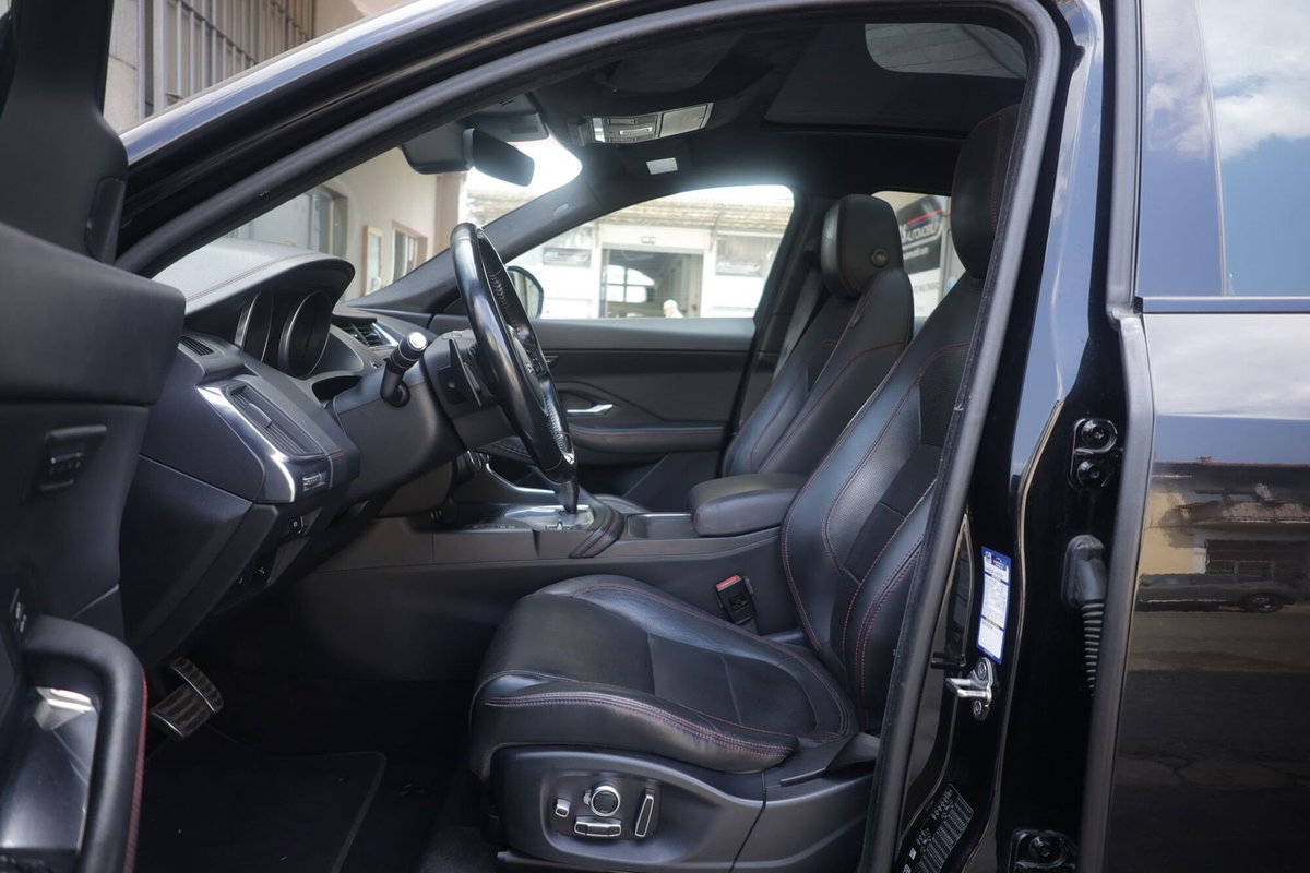 Jaguar E-Pace 2.0D 180 CV AWD aut. SE (18)
