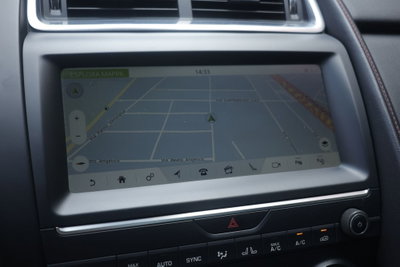 Jaguar E-Pace 2.0D 180 CV AWD aut. SE (19)