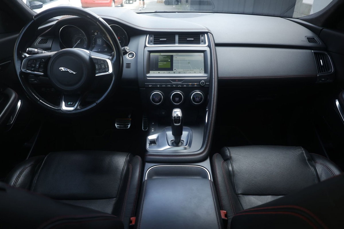 Jaguar E-Pace 2.0D 180 CV AWD aut. SE (2)