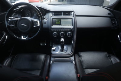 Jaguar E-Pace 2.0D 180 CV AWD aut. SE (2)