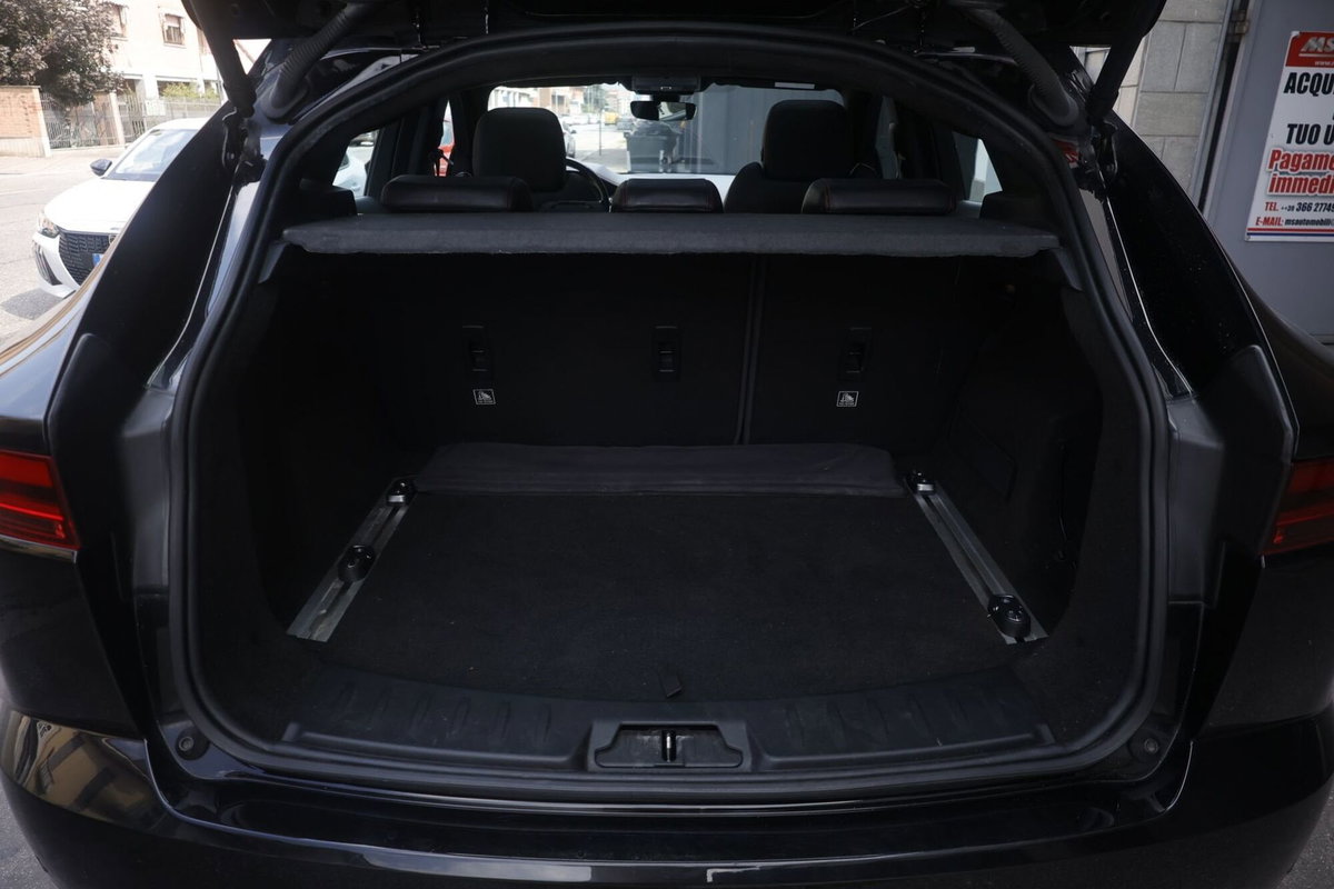 Jaguar E-Pace 2.0D 180 CV AWD aut. SE (20)