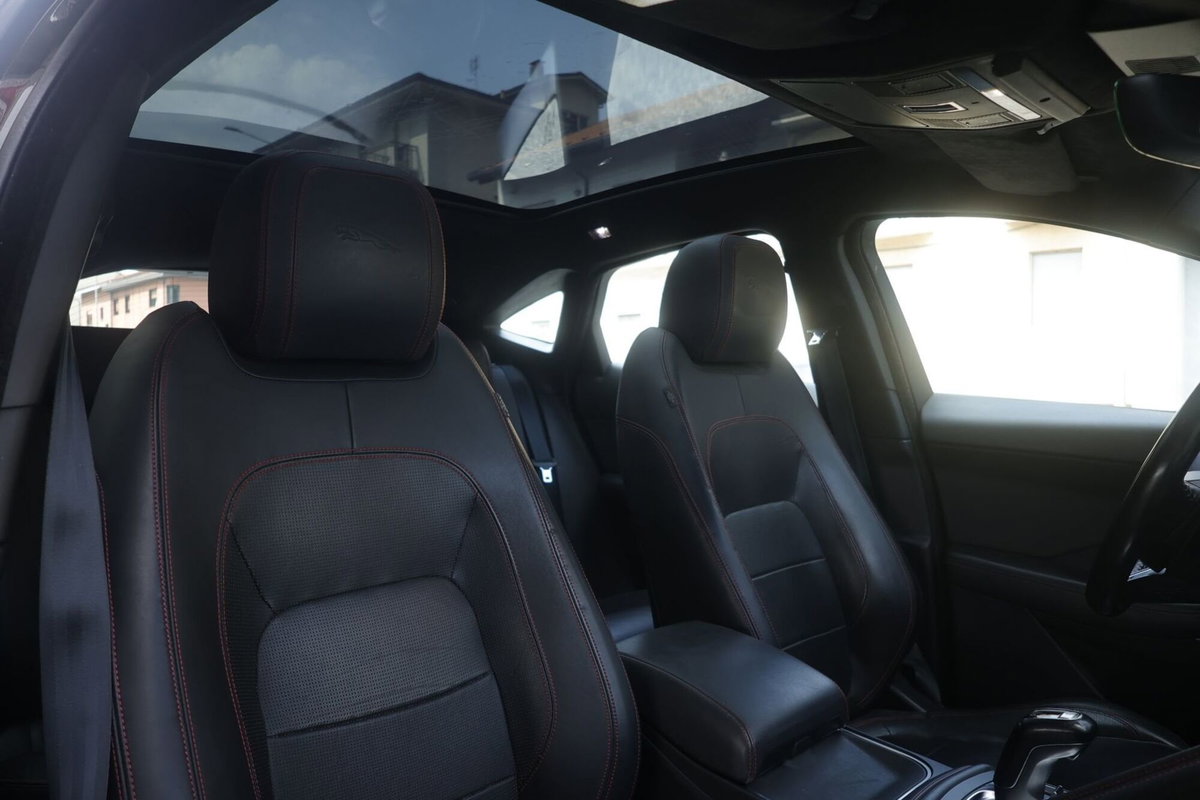 Jaguar E-Pace 2.0D 180 CV AWD aut. SE (6)