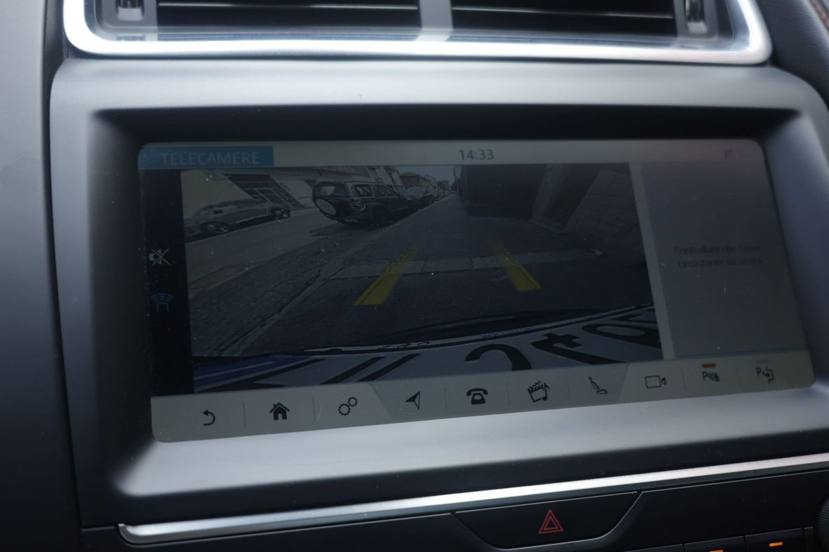 Jaguar E-Pace 2.0D 180 CV AWD aut. SE (8)