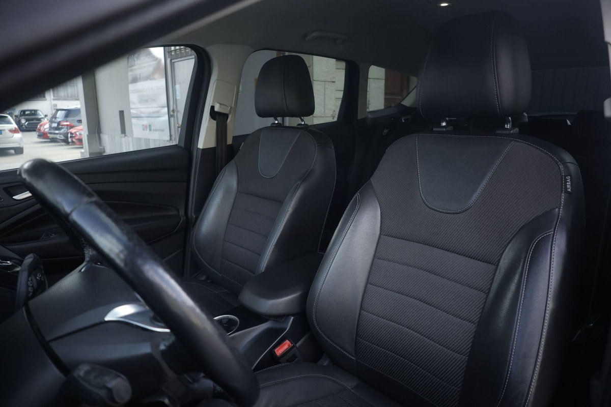 Ford Kuga 2.0 TDCI 150 CV S&S 4WD Powershift Titanium X (17)