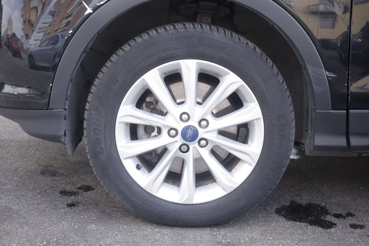 Ford Kuga 2.0 TDCI 150 CV S&S 4WD Powershift Titanium X (5)