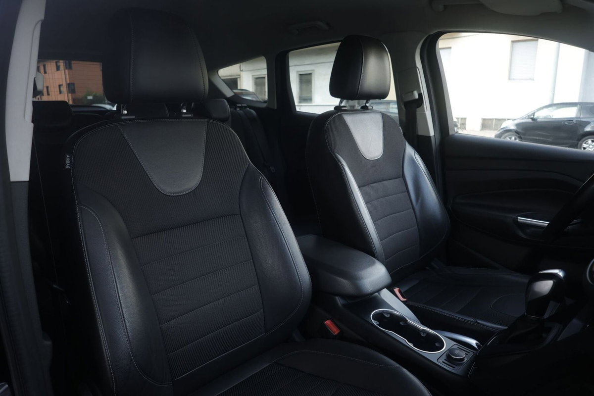 Ford Kuga 2.0 TDCI 150 CV S&S 4WD Powershift Titanium X (6)