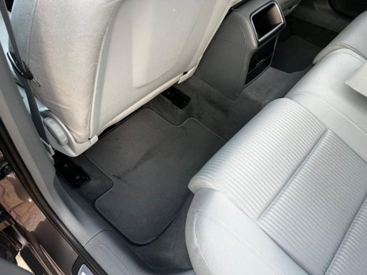 Audi A4 Avant 2.0 TDI ultra 136CV Business (13)