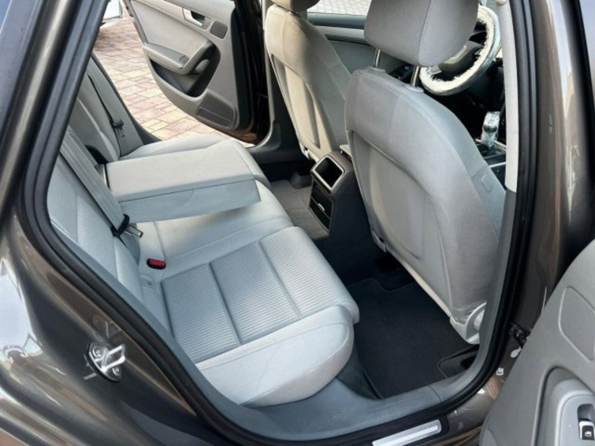 Audi A4 Avant 2.0 TDI ultra 136CV Business (16)