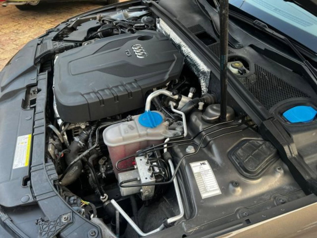 Audi A4 Avant 2.0 TDI ultra 136CV Business (5)