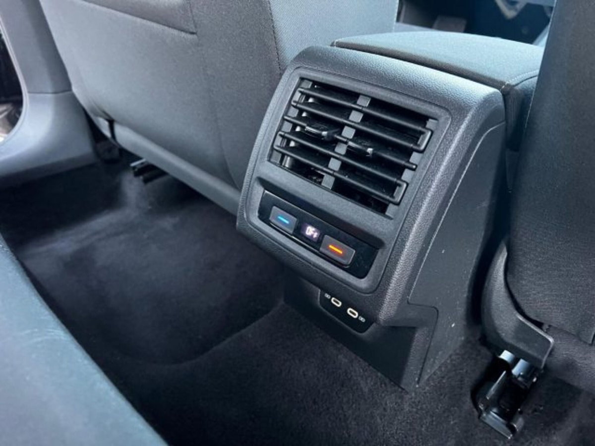 Volkswagen Golf 1.0 eTSI EVO DSG Life (10)