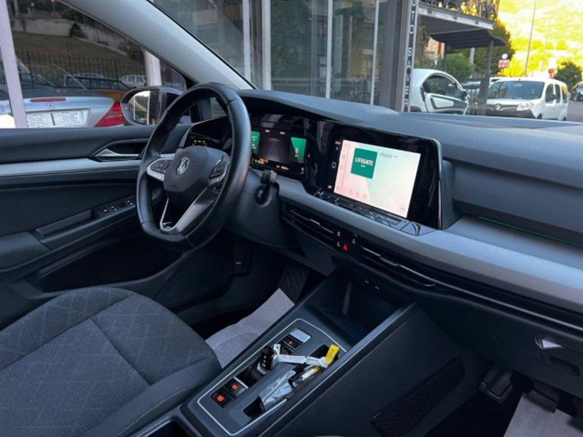 Volkswagen Golf 1.0 eTSI EVO DSG Life (16)
