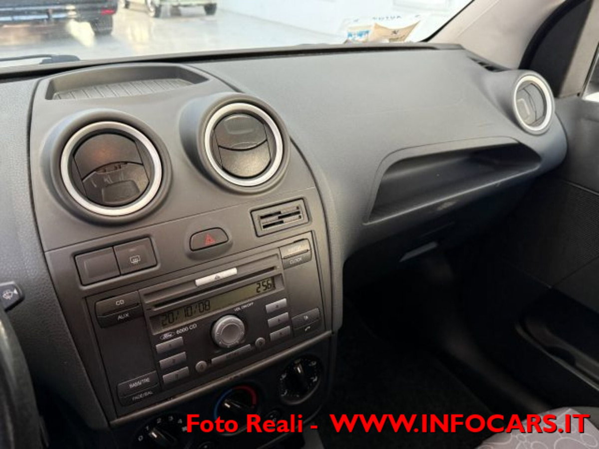 Ford Fiesta 1.4 TDCi 68CV 5 porte Titanium (10)