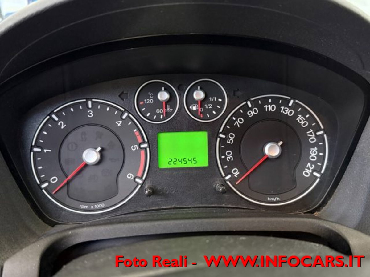 Ford Fiesta 1.4 TDCi 68CV 5 porte Titanium (11)