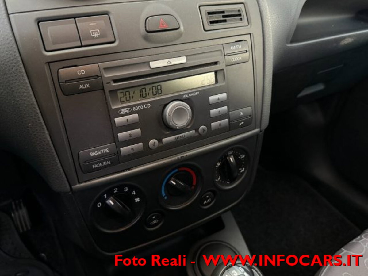 Ford Fiesta 1.4 TDCi 68CV 5 porte Titanium (12)