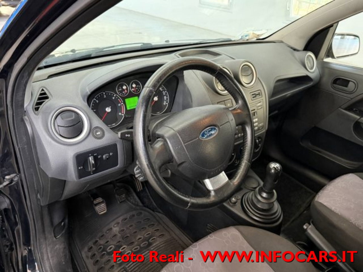 Ford Fiesta 1.4 TDCi 68CV 5 porte Titanium (8)
