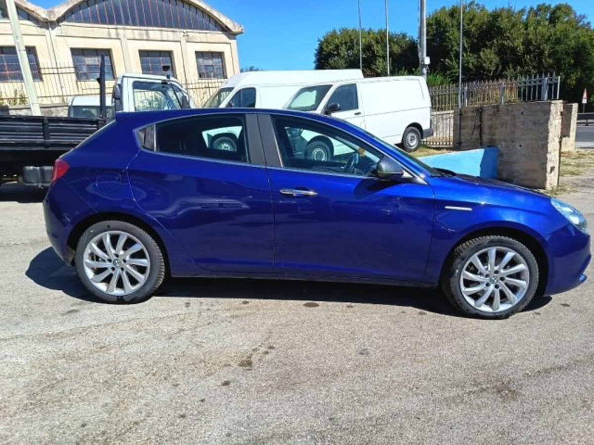 Alfa Romeo Giulietta 2.0 JTDm Super 175cv tct (5)