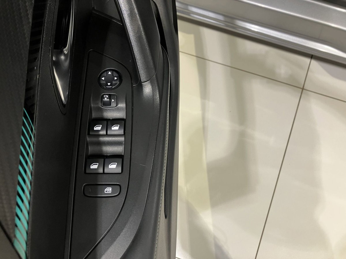 Peugeot 2008 BlueHDi 110 S&S Allure Pack (15)