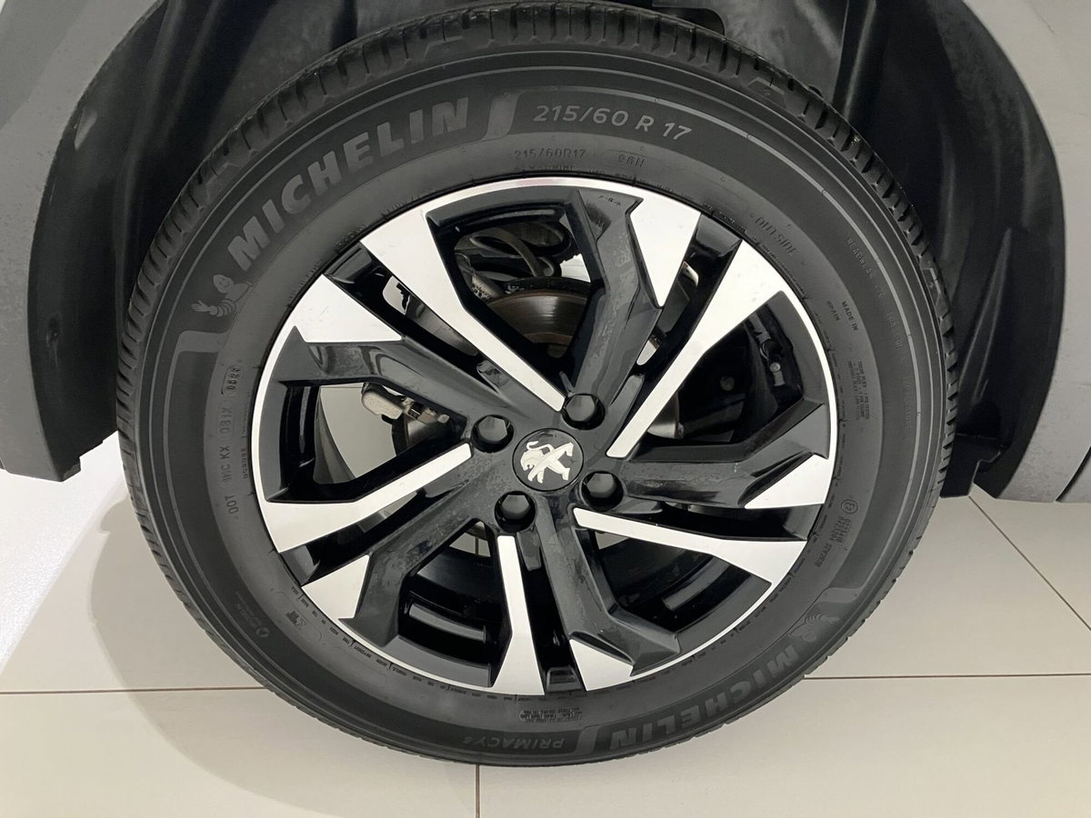 Peugeot 2008 BlueHDi 110 S&S Allure Pack (17)