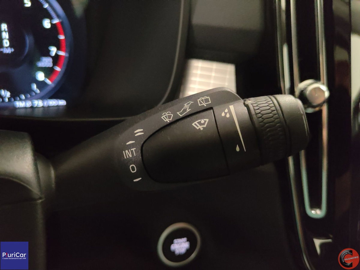 Volvo XC40 T3 Geartronic Momentum Pro (18)