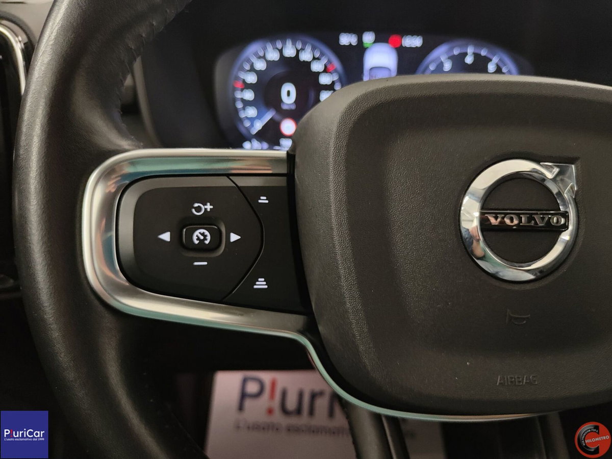 Volvo XC40 T3 Geartronic Momentum Pro (19)