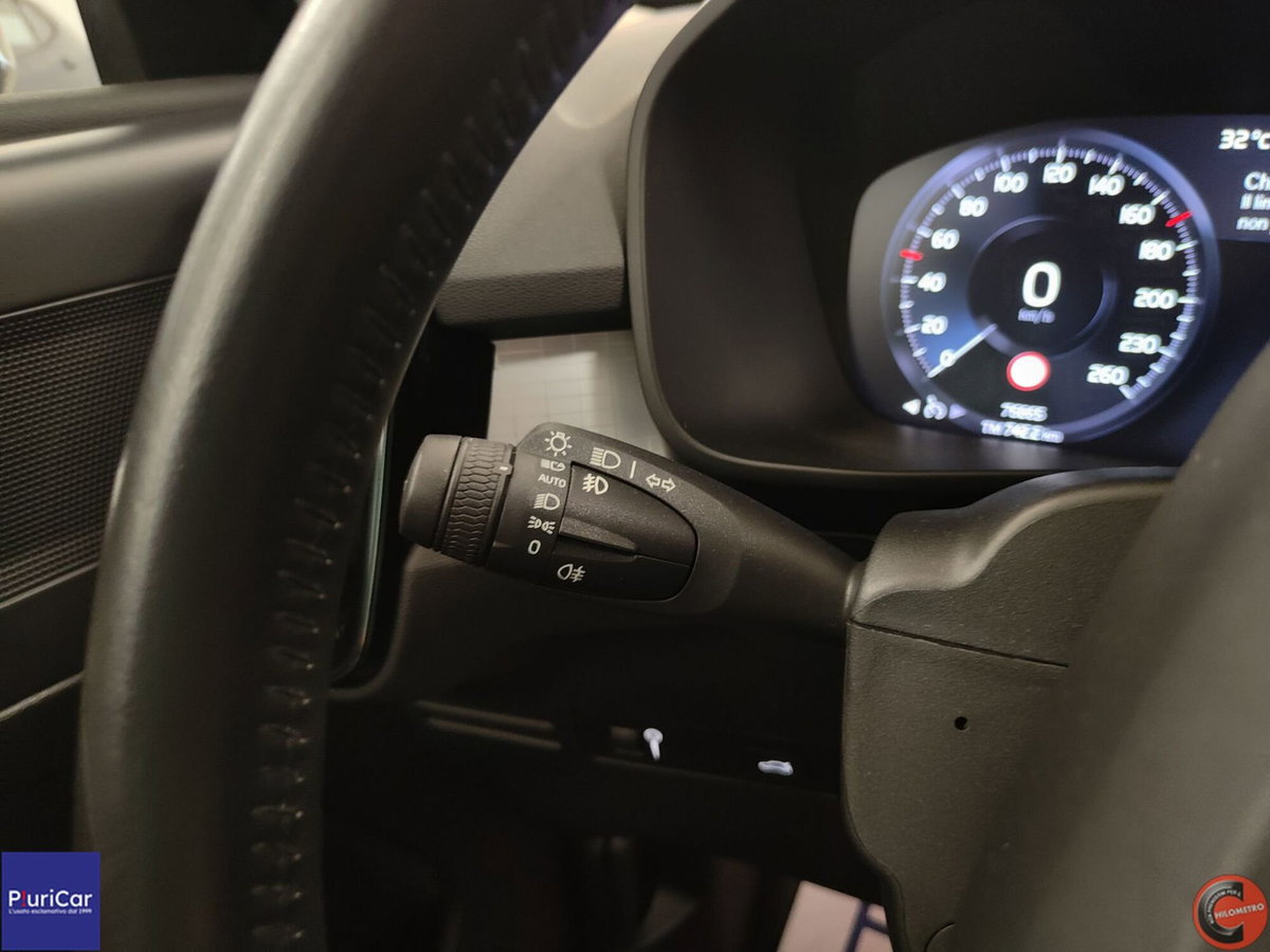 Volvo XC40 T3 Geartronic Momentum Pro (20)