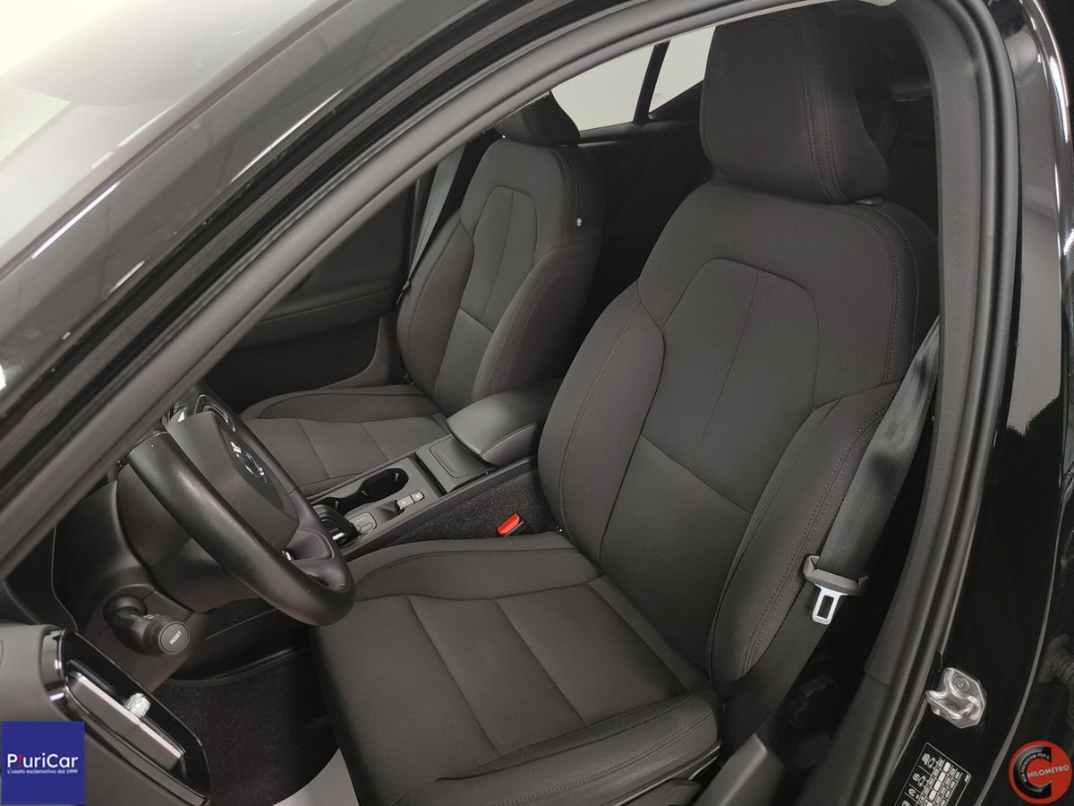 Volvo XC40 T3 Geartronic Momentum Pro (4)