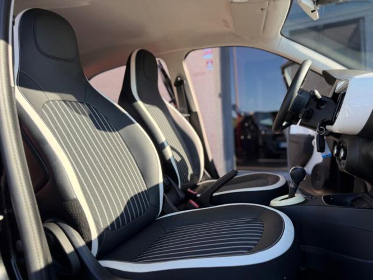 Renault Twingo TCe 95 CV EDC Intens (10)