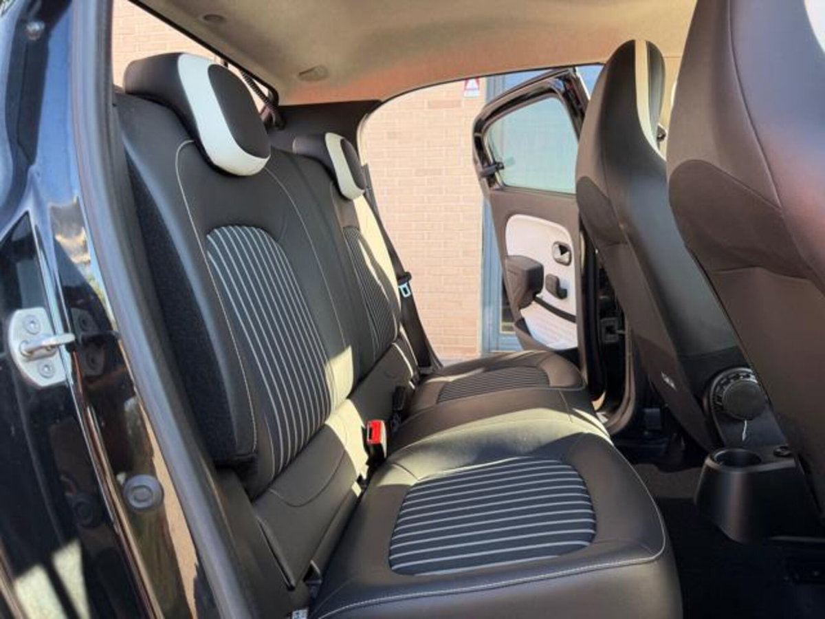 Renault Twingo TCe 95 CV EDC Intens (8)
