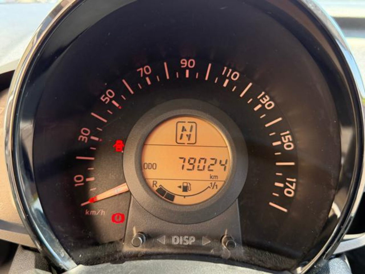 Toyota Aygo 1.0 VVT-i 69 CV 5 porte x-cool MMT (13)