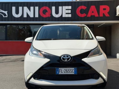 Toyota Aygo 1.0 VVT-i 69 CV 5 porte x-cool MMT (2)