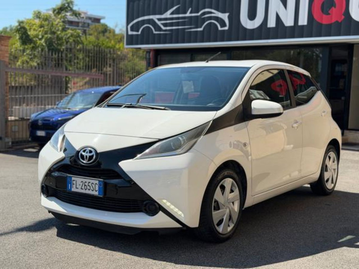 Toyota Aygo 1.0 VVT-i 69 CV 5 porte x-cool MMT (3)