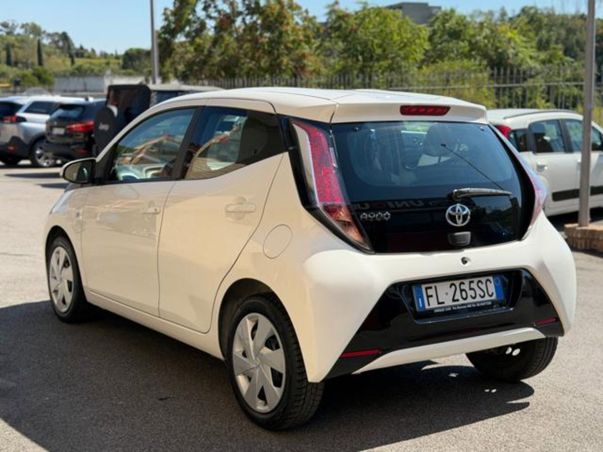 Toyota Aygo 1.0 VVT-i 69 CV 5 porte x-cool MMT (4)