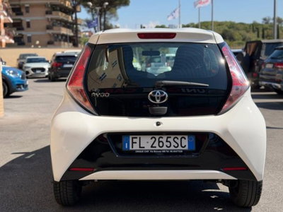 Toyota Aygo 1.0 VVT-i 69 CV 5 porte x-cool MMT (5)