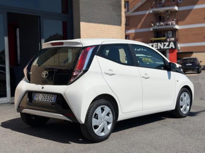 Toyota Aygo 1.0 VVT-i 69 CV 5 porte x-cool MMT (6)