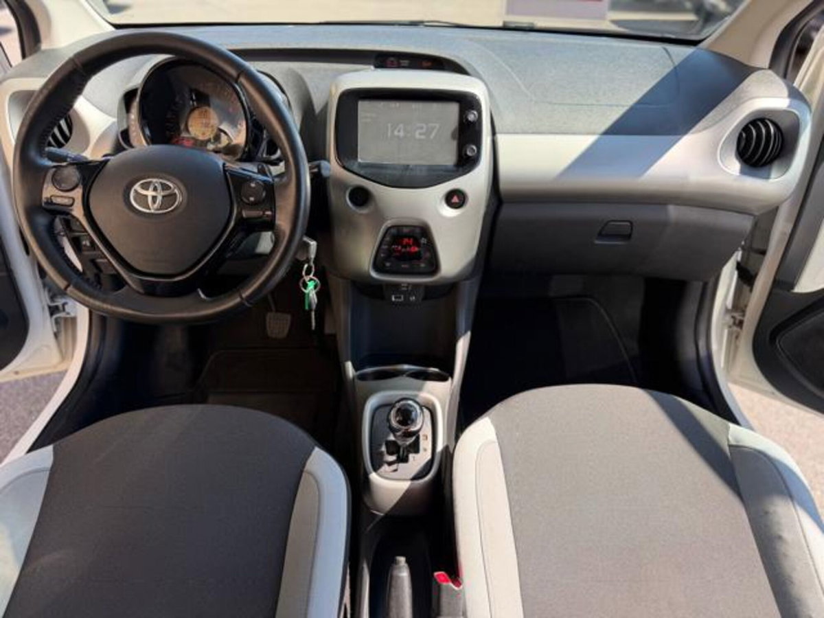 Toyota Aygo 1.0 VVT-i 69 CV 5 porte x-cool MMT (8)