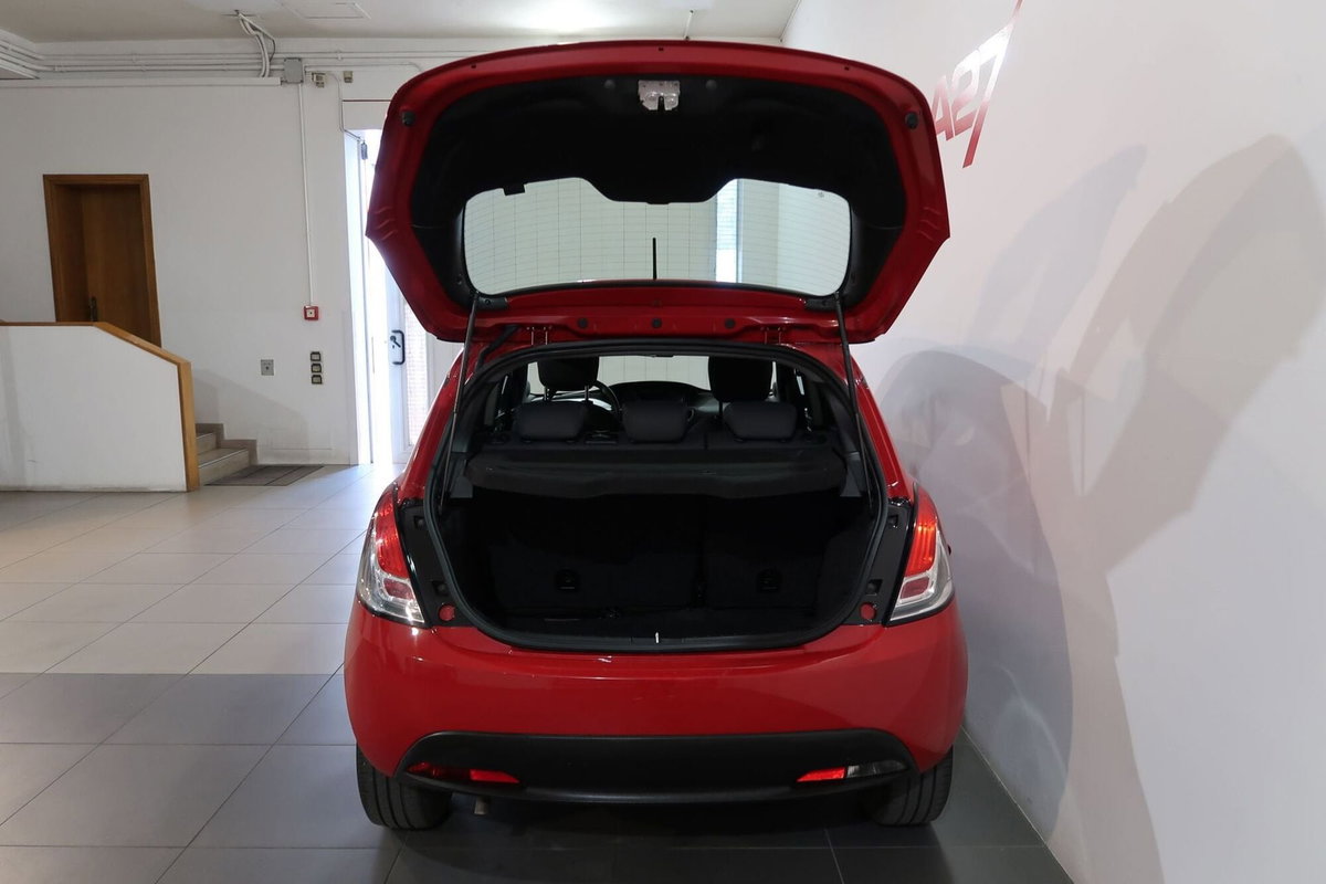Lancia Ypsilon 1.0 FireFly 5 porte S&S Hybrid Ecochic A. Ferretti (11)