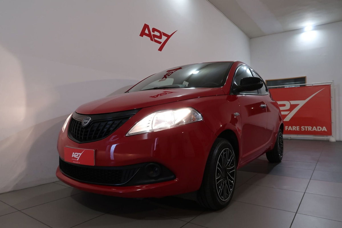 Lancia Ypsilon 1.0 FireFly 5 porte S&S Hybrid Ecochic A. Ferretti (13)
