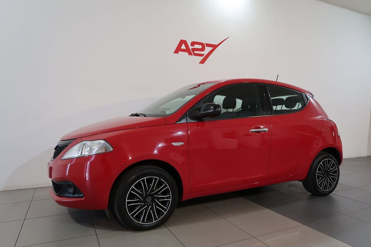 Lancia Ypsilon 1.0 FireFly 5 porte S&S Hybrid Ecochic A. Ferretti (18)