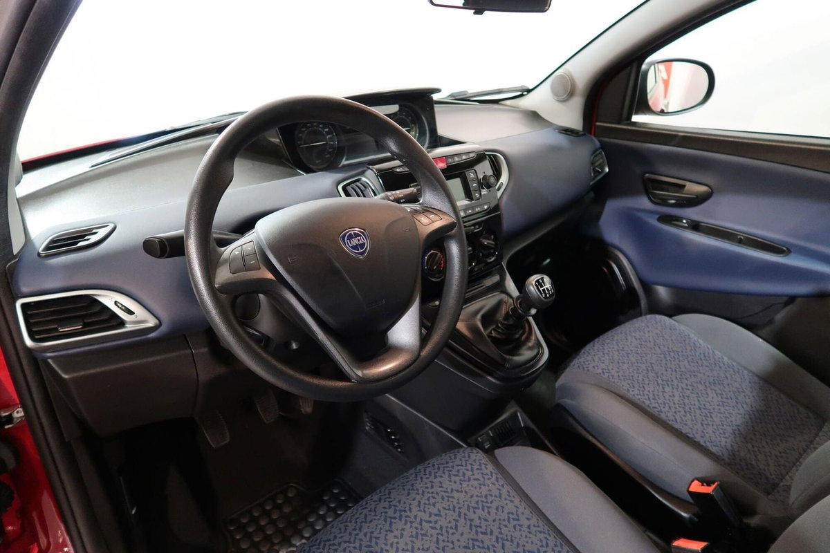 Lancia Ypsilon 1.0 FireFly 5 porte S&S Hybrid Ecochic A. Ferretti (4)
