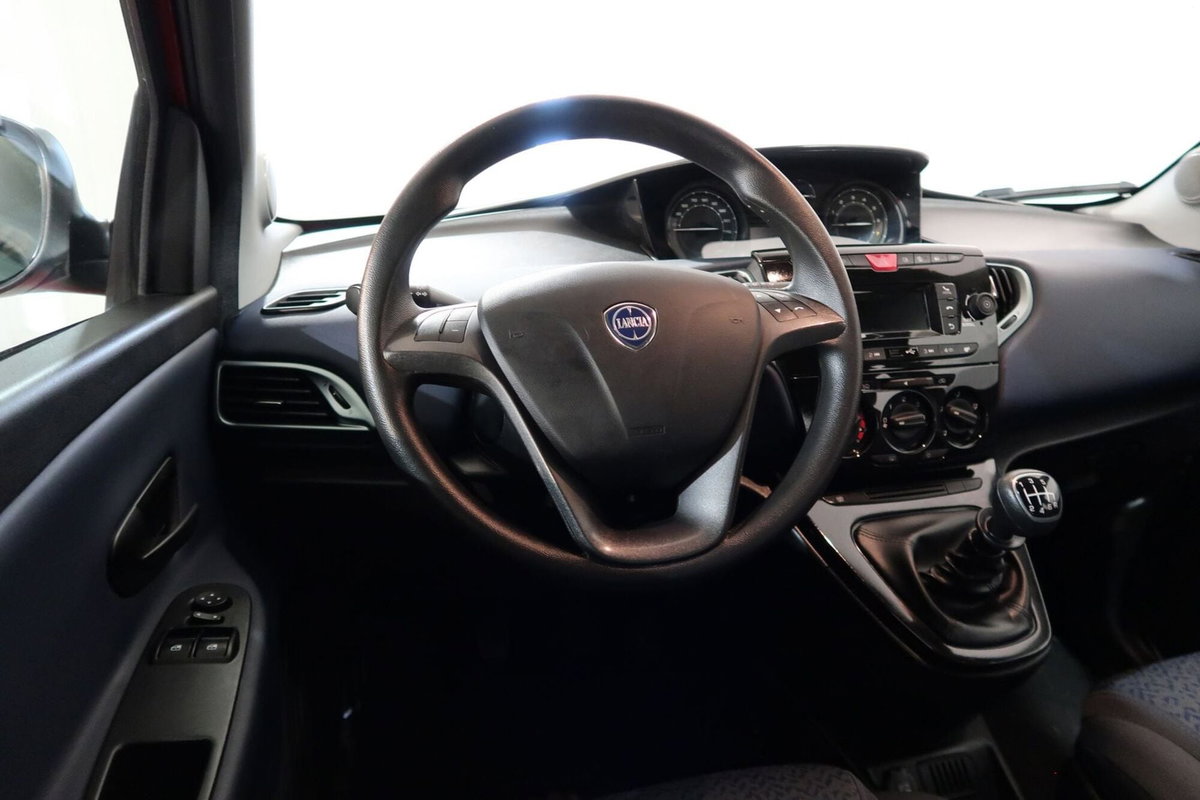 Lancia Ypsilon 1.0 FireFly 5 porte S&S Hybrid Ecochic A. Ferretti (6)