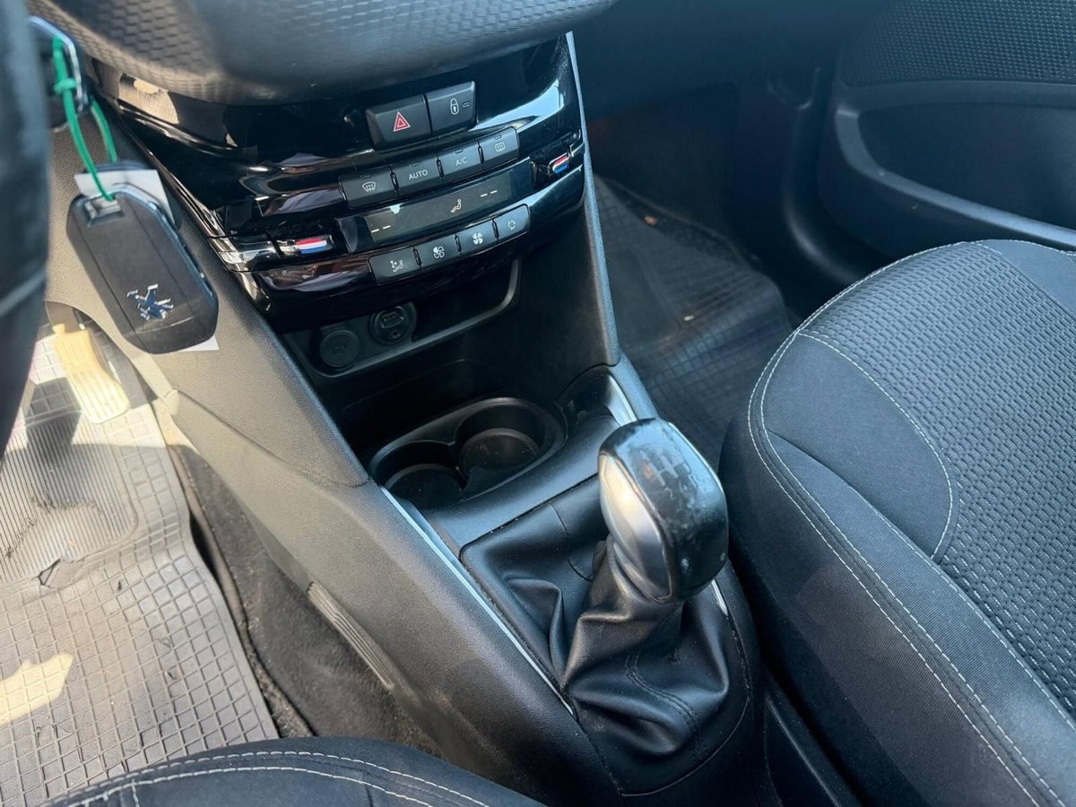 Peugeot 208 75 3 porte Active (11)