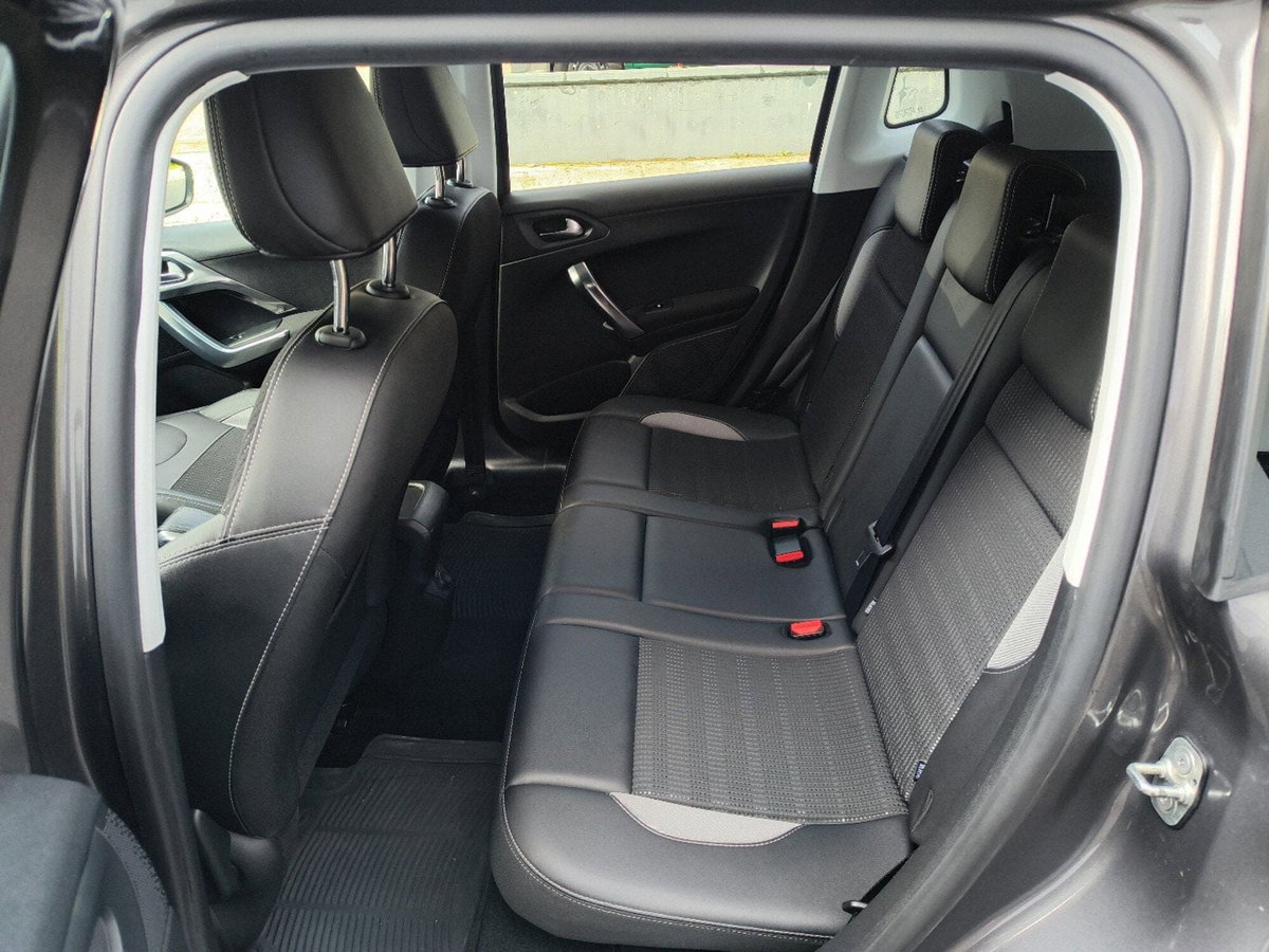 Peugeot 2008 Turbo 110 EAT6 S&S Black Matt (12)