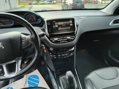 Peugeot 2008 Turbo 110 EAT6 S&S Black Matt (14)