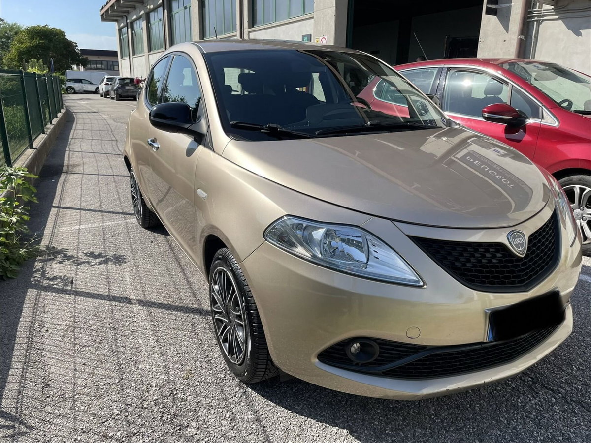 Lancia Ypsilon 1.0 FireFly 5 porte S&S Hybrid Gold Plus